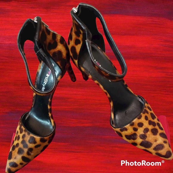 Nine West Shoes - Nine West Leopard Print Heels Never Worn Without Box Size 8M